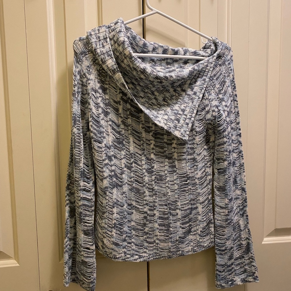 Guess size M sweater